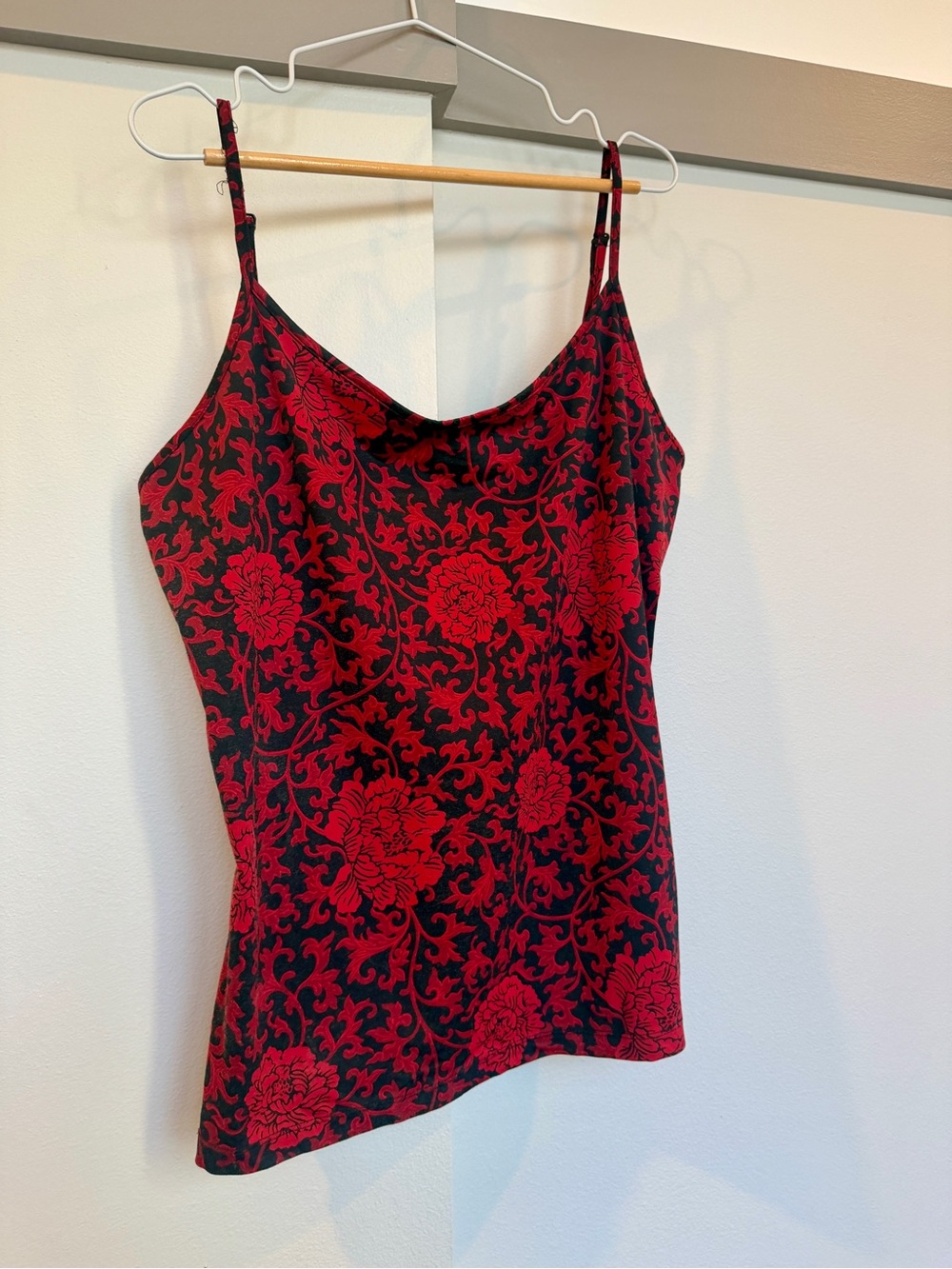 Apostrophe Red & Black Floral Damask Cami – M